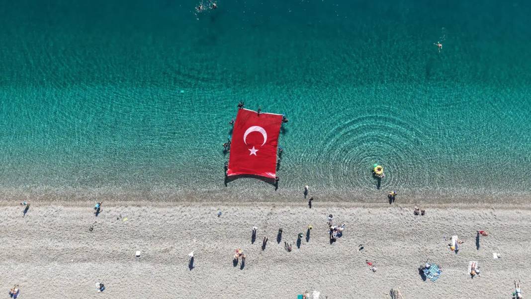 Antalyalı Dalgıçlar Cumhuriyet İçin Akdeniz'de Bayrak Açtı 2